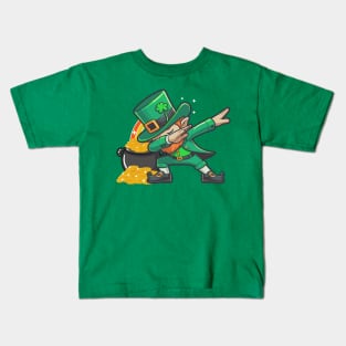 St Patrick's Day Dabbing Leprechaun Kids T-Shirt